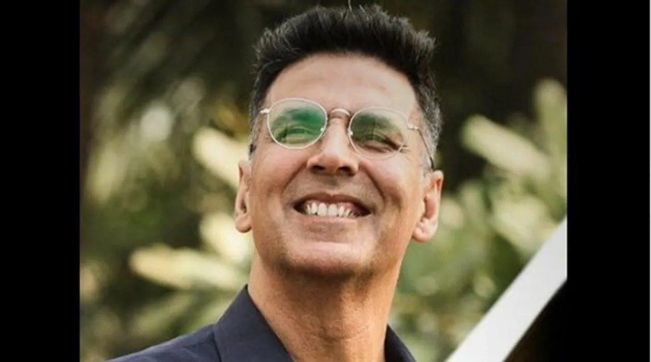 Akshay Kumar takes a ride in Mumbai metro to avoid peak time traffic