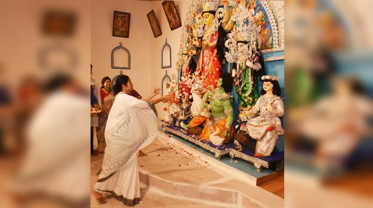 mamata, মমতা, মমতা বন্দ্যোপাধ্যায়, মমতার খবর, mamata banerjee, mamata pujo opening , পুজো উদ্বোধনে মমতা, পুজো উদ্বোধন, durgapuja 2019, durgapuja, দুর্গাপুজো, দুর্গাপুজা, দুর্গাপুজো ২০১৯ durgapujo, kolkata pujo