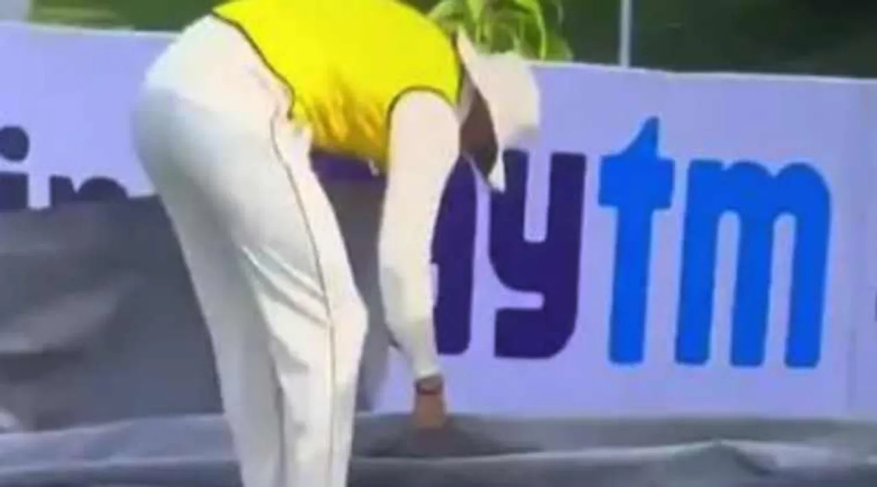 South Africa Fielders Fail To Spot Ball