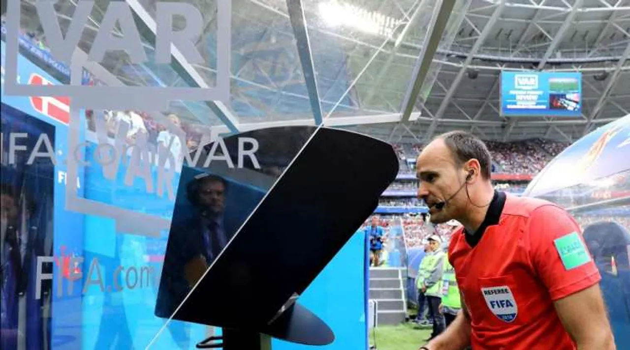 Worker unplugs VAR to charge phone during a Saudi League match