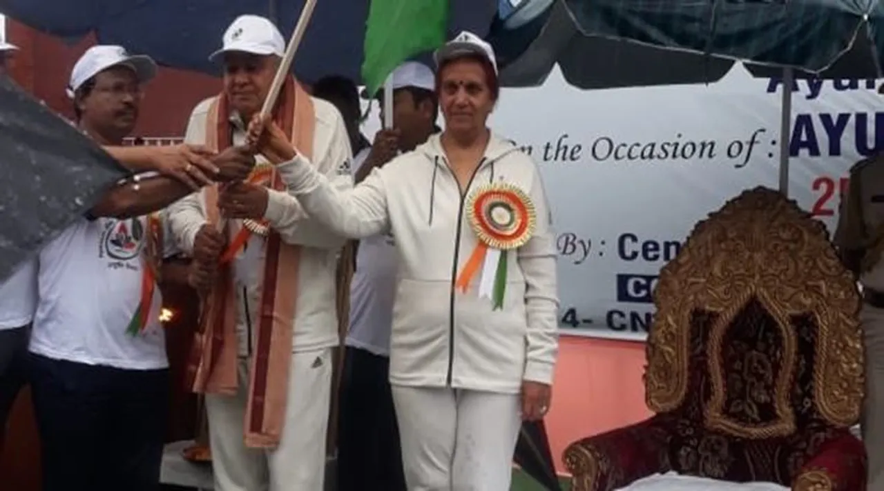 wb governor Jagdeep Dhankhar, রাজ্যপাল জগদীপ ধনকড়, রাজ্যপাল, জগদীপ, জগদীপ ধনখড়, জগদীপ ধনকর, Jagdeep Dhankhar, mamata banerjee, দৌড়োলেন রাজ্যপাল, মমতা দৌড়োলেন, মমতা বন্দ্যোপাধ্যায়, মমতার জগিং, রাজ্যপালের জগিং, mamata, mamata banerjee jogging, Jagdeep Dhankhar jogging