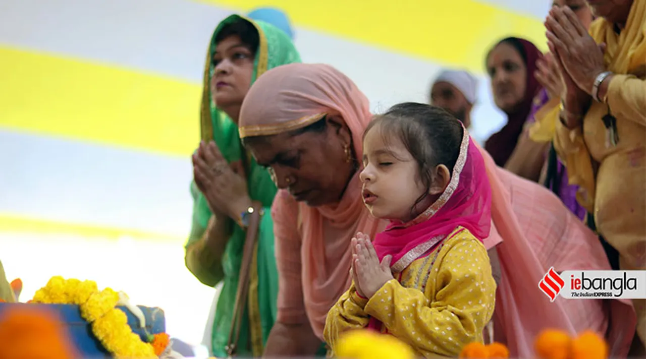 Guru Nanak jayanti, গুরু নানকের জন্মদিন, Nanak jayanti, নানক জয়ন্তী, Kolkata Sahid Minar, কলকাতা শহীদ মিনার, Sahid Minar, লঙ্গরখানা, Langar, শিখ সম্প্রদায়, Sikh, কলকাতা, Kolkata, ধর্মতলা, Dharmatala, পশ্চিমবঙ্গ, West Bengal