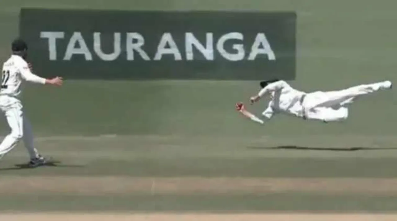 Mitchell Santner pulls off a superman-esque catch