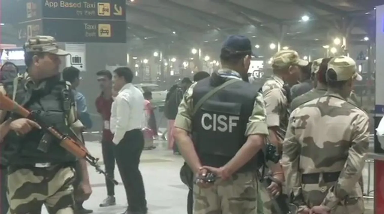 suspicious bag found at delhi airport, দিল্লি বিমানবন্দরে ব্যাগ উদ্ধার, দিল্লি বিমানবন্দরে কালো ব্যাগ উদ্ধার, দিল্লি বিমানবন্দরে বোমাতঙ্ক, দিল্লি বিমানবন্দরে নাশকতার ছক? suspicious bag found at t3, delhi airport terminal 3, indira gandhi international airport, delhi news, rdx found at delhi airport, আরডিএক্স, দিল্লি বিমানবন্দর, দিল্লির খবর, দিল্লি বিমানবন্দরের খবর, আরডিএক্স