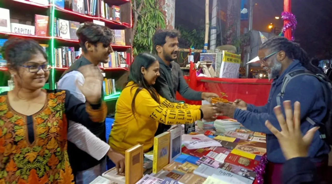 SFI DYFI progressive bookstall Park Street Kolkata during Christmas
