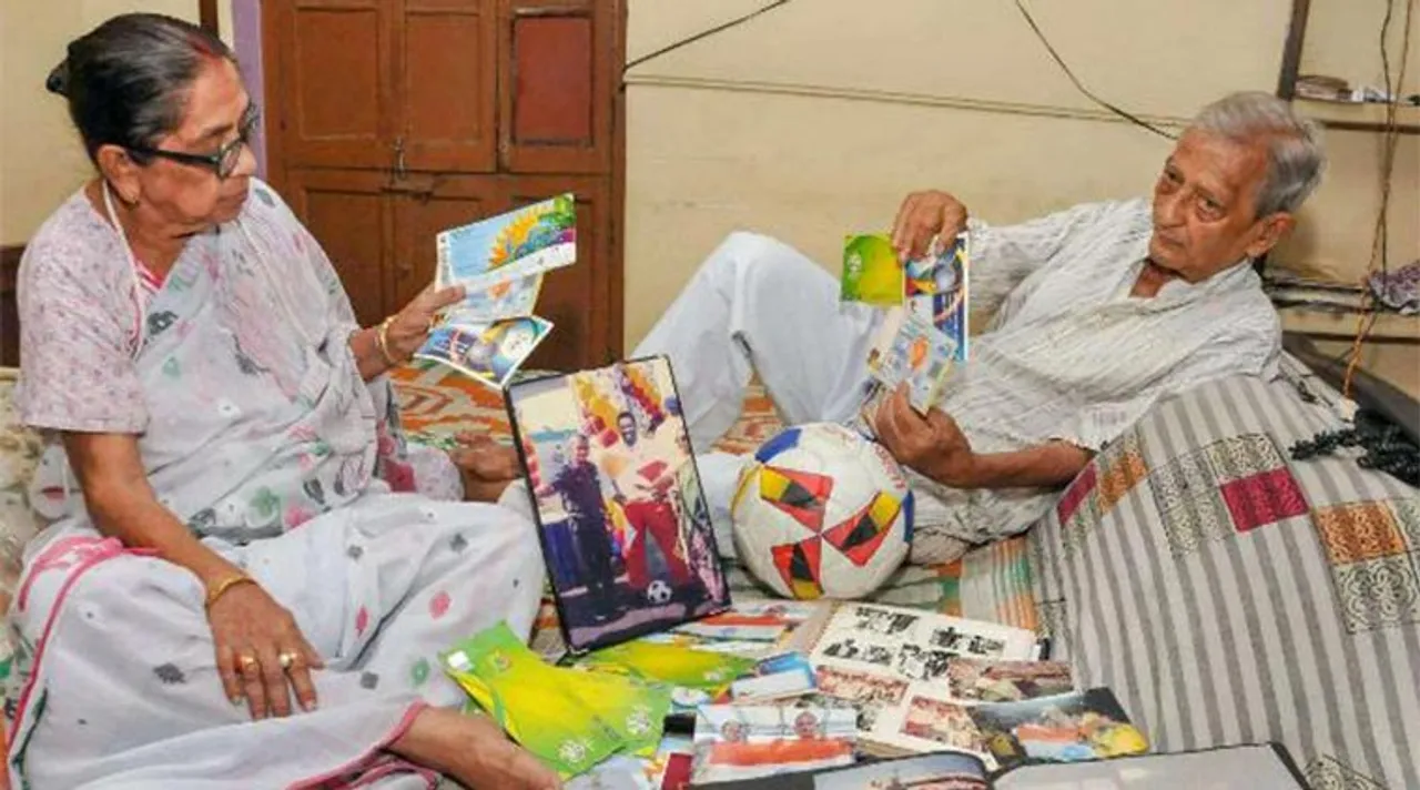 Pannalal Chatterjee seen 10 worldcups with wife has passed away