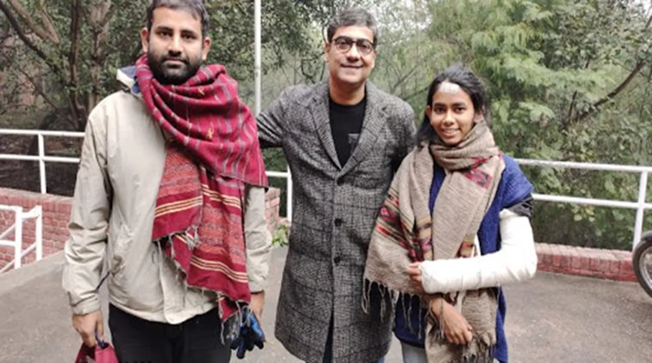 Kaushik Sen, কৌশিক সেন, কৌশিক সেনের খবর, কৌশিক সেন ঐশী ঘোশ সাক্ষাৎ, ঐশী ঘোষকে কী বললেন কৌশিক সেন, Kaushik Sen news, নাট্যব্যক্তিত্ব কৌশিক সেন, Kaushik Sen meets aishe ghosh, ঐশী ঘোষের খবর, জেএনইউতে কৌশিক সেন, kaushik sen at jnu, koushik sen, কৌশিক সেন জেএনইউ, aishe ghosh latest news, kaushik sen at jnu, Kaushik Sen aishe ghosh, কৌশিক ঐশী