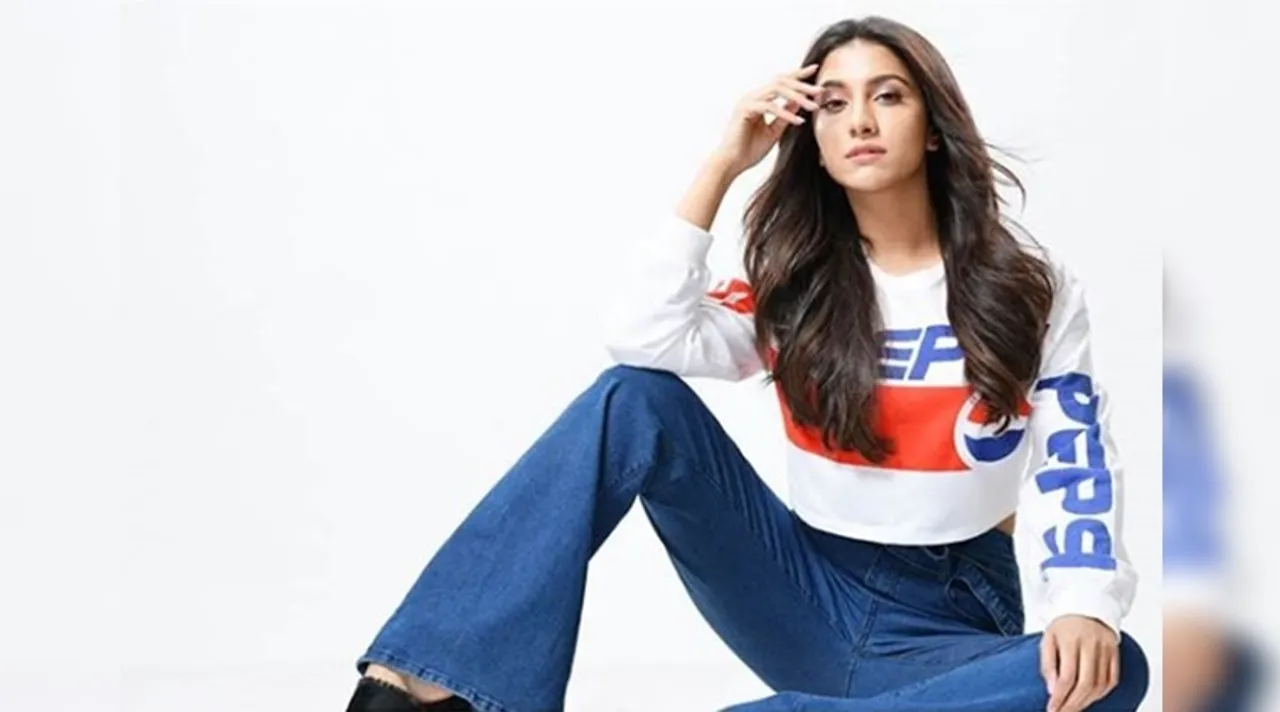 ‘সুইজারল্যান্ড’ পাড়ি দিলেন রুক্মিণী