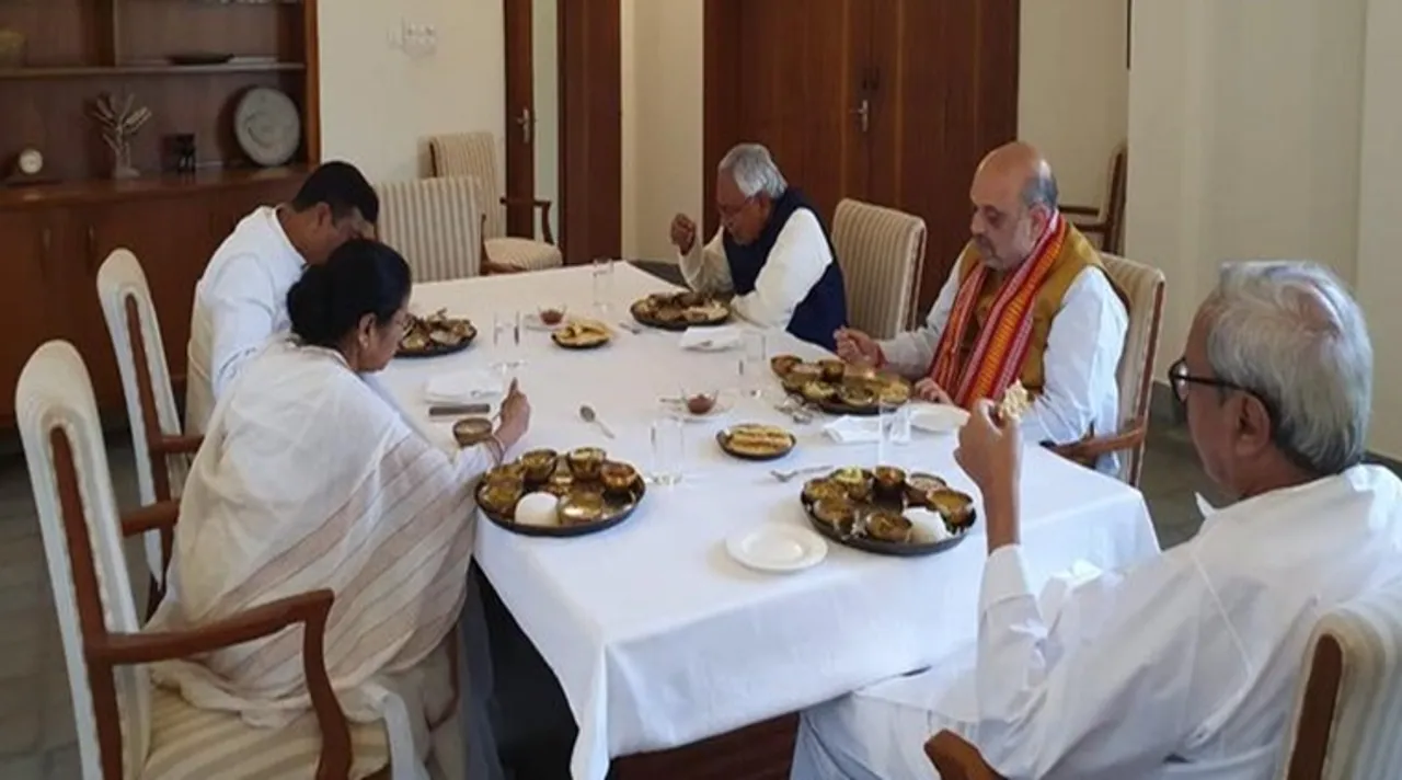 mamata banerjee, মমতা বন্দ্যোপাধ্যায়, মমতা ব্যানার্জী, মমতা ব্যানার্জি, amit shah, মমতা রায়তা, রায়তা খেলেন মমতা, শাহের বৈঠকে রায়তা খেলেন মমতা, মমতা শাহ বৈঠক, মমতা রায়তা, mamata shah meeting, mamata amit shah meeting, mamata raita