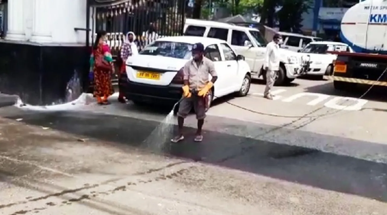kolkata corporation, কলকাতা পুরনিগম, corona, করোনা, coronavirus, করোনা ভাইরাস, corona in kolkata, কলকাতায় করোনা, corona in west bengal, পশ্চিমবঙ্গে করোনা, truck mounted sweeper, ট্রাক মাউন্টেড সুইপার, clean city kolkata, পরিচ্ছন্ন শহর কলকাতা, lock down kolkata, লকডাউন কলকাতা, mayor in council kolkata, মেয়র পারিষদ কলকাতা, M R bangur hospitaL, এমআর বাঙ্গুর হাসপাতাল,