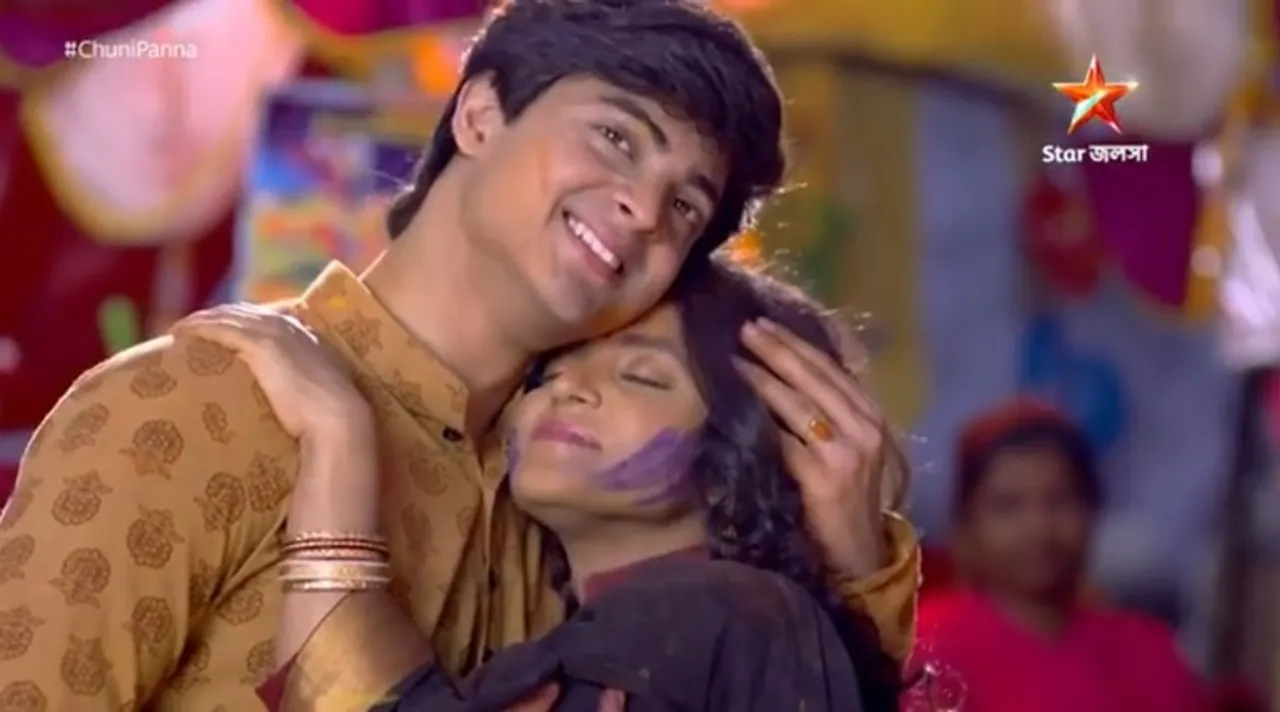 Chuni Nirvik getting romantic during Holi in Star Jalsha Chuni Panna serial