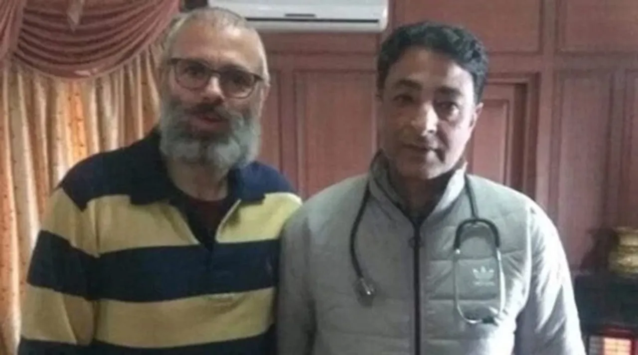omar abdullah, ওমর আবদুল্লা, ওমর আবদুল্লার ছবি, ফের প্রকাশ্যে এল ওমর আবদুল্লার ছবি, omar abdullah photo, omar abdullah new picture, জম্মু কাশ্মীর, ওমর আবদুল্লা, omar abdullah detention, jammu and kashmir, omar abdullah psa, indian express bangla