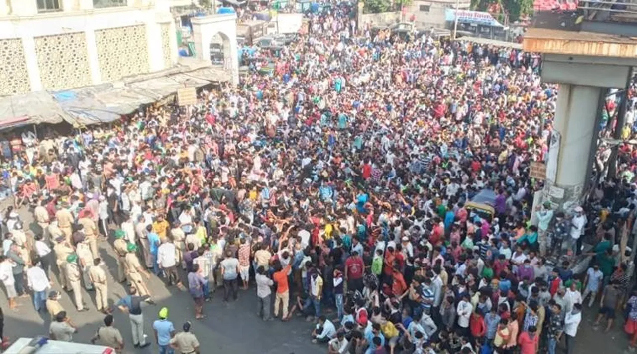 bandra migrant workers, বান্দ্রায় পরিযায়ী শ্রমিকদের ভিড়, পরিযায়ী শ্রমিক, migrant protest bandra, মুম্বই, বান্দ্রা, bandra station migrants, lockdown extension, লকডাউন, pm modi lockdown extension, maharashtra coronavirus cases, coronavirus lockdown, india lockdown, coronavirus news, latest news, করোনাভাইরাস