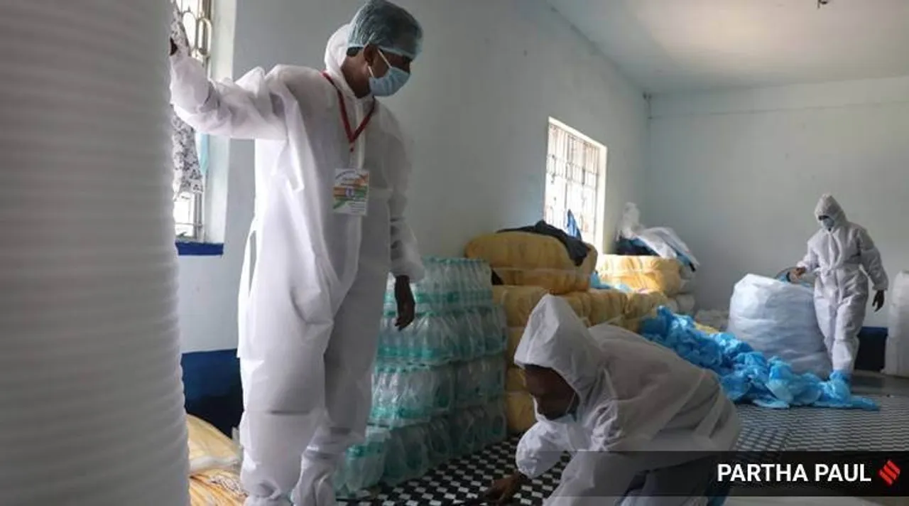 coronavirus, করোনাভাইরাস, কোভিড ১৯, covid 19, স্য়ানিটাইজেশন কর্মী, ppe coronavirus, পিপিই , personal protective equipment, face masks, coronavirus update, coronavirus latest news, coronavirus news, india coronavirus news, covid 19 news, covid 19 india, covid 19 latest news, covid 19 cases, india covid 19 cases, india covid 19 latest news, coronavirus today news update, coronavirus update