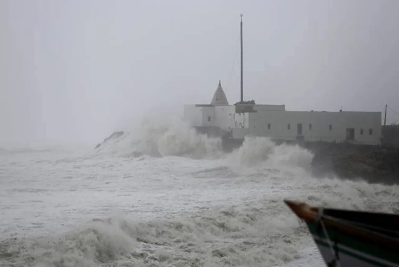 Cyclone Amphan Highlights: আমফানে বাংলায় মৃত ৭২, ক্ষতিপূরণ ঘোষণা মমতার, মোদীকে রাজ্য় পরিদর্শনের অনুরোধ