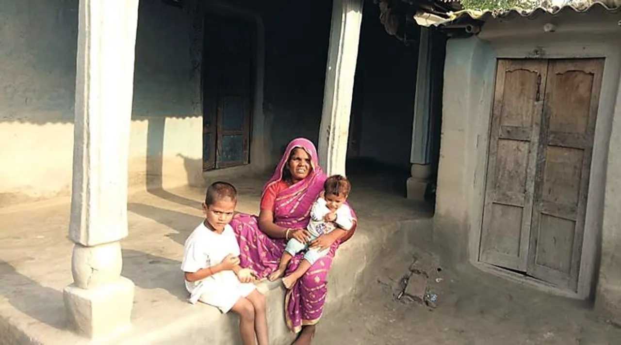 baby with dead mother