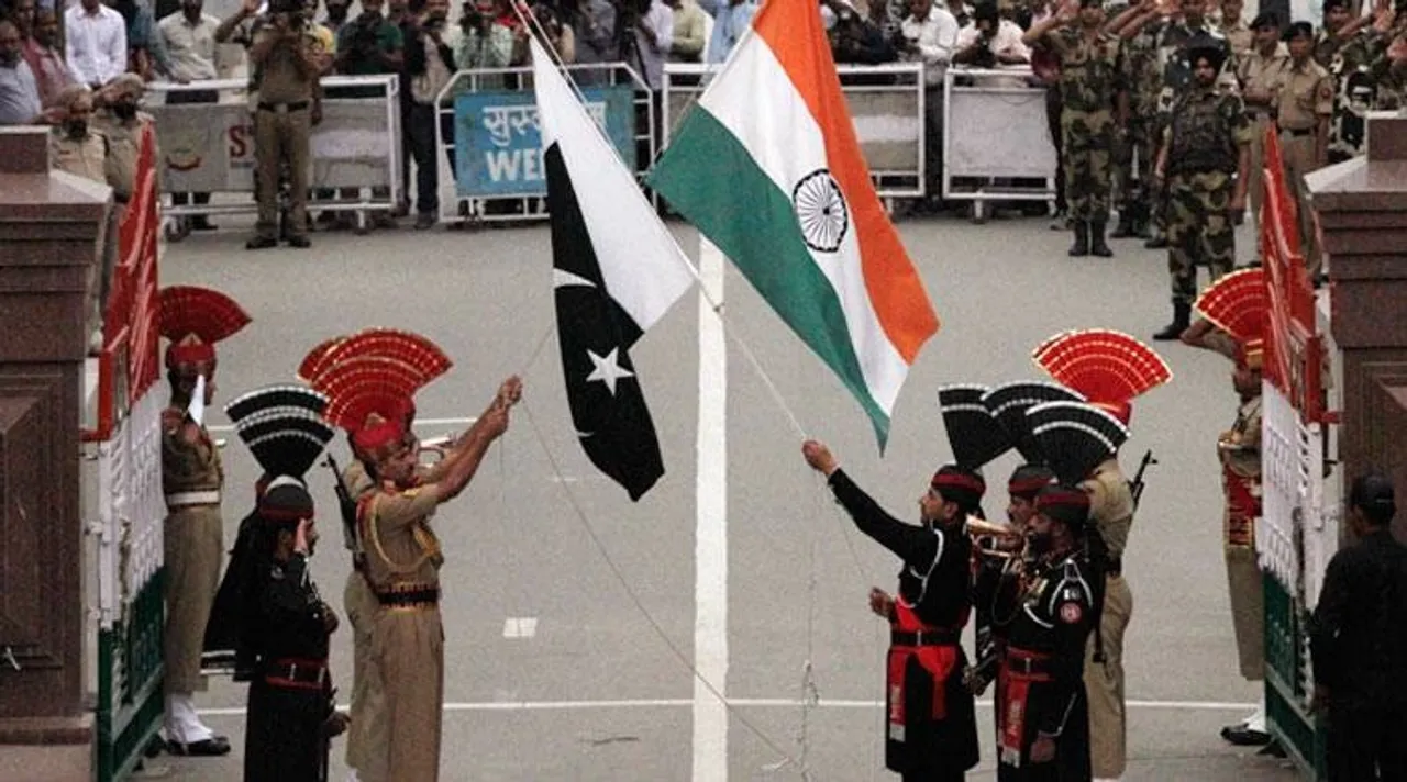 pakistan, পাকিস্তান, ঈদ, ইদ, মিষ্টিমুখ, বিএসএফ, eid celebrations, bsf sweets, bangladesh rifles, bangladesh eid, eid 2020, indian express bangla, ভারত, পাকিস্তান