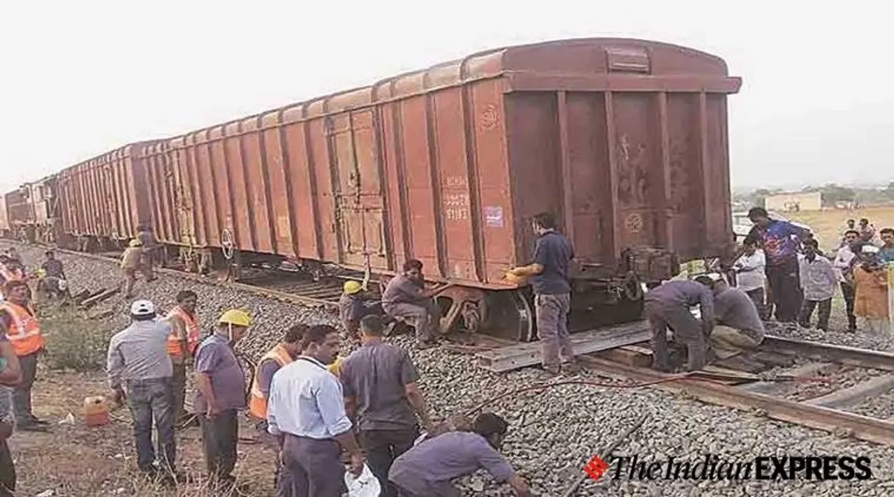 aurangabad train accident, ঔরঙ্গাবাদে ট্রেন দুর্ঘটনা, পরিযায়ী শ্রমিক, migrant workers run over railways,ঔরঙ্গাবাদ, migrant labourers train accident aurangabad, indian railways, লকডাউন, করোনাভাইরাস, lockdown railways, latest news
