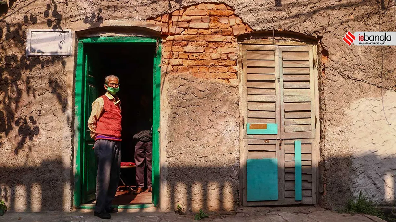 জানালা, Window, কলকাতার হারিয়ে যাওয়া জানালা, Forgotten windows of Kolkata, পুরনো কলকাতার জানালা, Old Windows, পুরোনো কলকাতা, Old Kolkata, পুরনো কলকাতার গল্প, story of old Kolkata, sealdah train time table,করোনা, corona, corona news, Bangla Khabar, বাংলার খবর, Bangla News Live, বাংলার ব্রেকিং নিউজ, Breaking Bangla News,Bangali news, বাংলায় সর্বশেষ খবর, লেটেস্ট খবর, News in Bengali, Bengali News Today, বাংলা নিউজ, Bengali News, করোনা মহামারী, corona pandemic, Bangla Khabor, কোভিড-১৯, covid, News in Bangla, করোনা ২০২০, corona 2020, 24 Ghanta Bangla News, Bangla News, covid-19