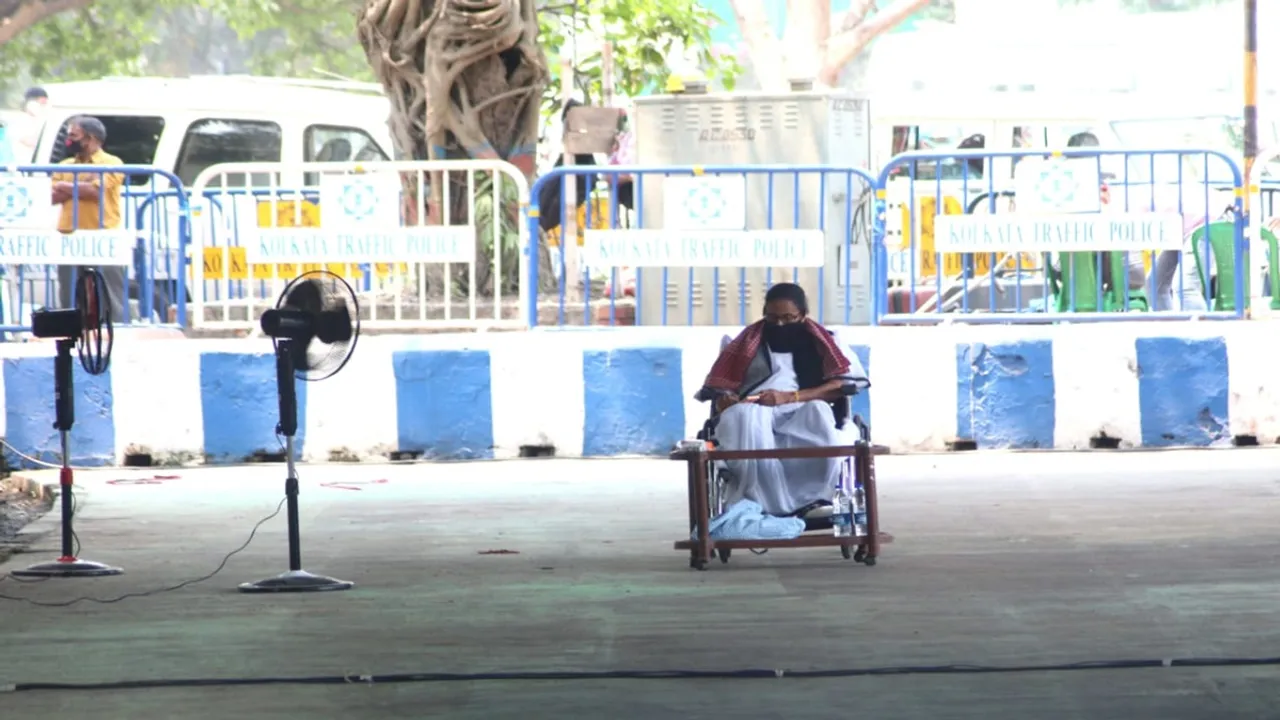 mamata banerjee dharna election commission