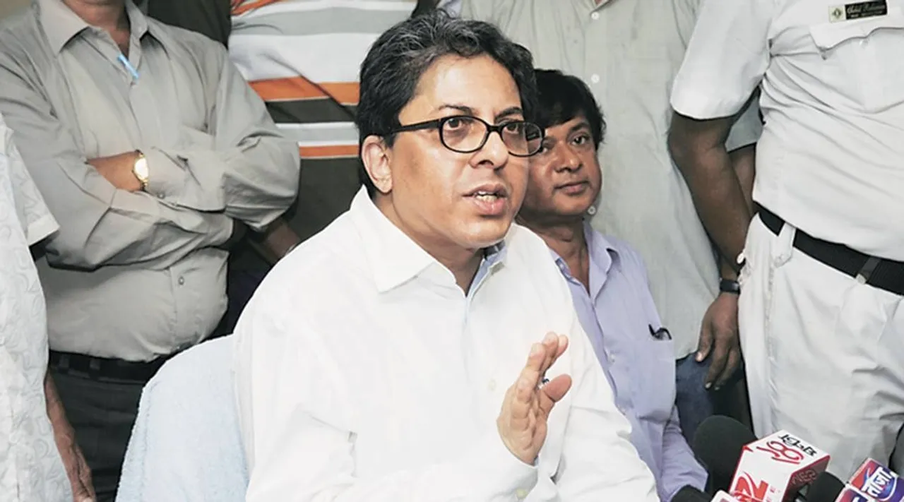 আলাপন বন্দ্যোপাধ্যায়, আলাপন, TMC news, Alapan Bandyopadhyay, Centre vs Bengal, TMC BJP clash, Alapan Bandyopadhyay case, Alapan Bandyopadhyay cyclone yaas review meeting, modi cyclone review meeting, Mamata Banerjee, Kolkata news, bengal news, indian express bangla, মুখ্য উপদেষ্টা আলাপন, মমতা, আলাপন মমতা,