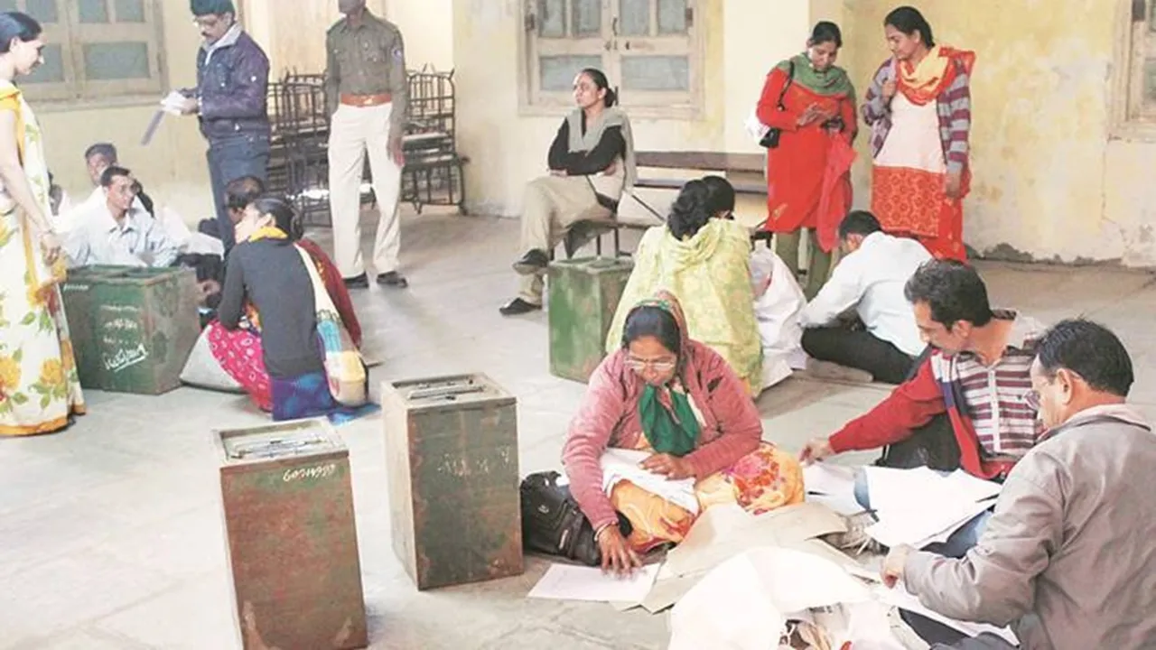 Uttar pradesh govt ex-gratia poll workers who died of Covid