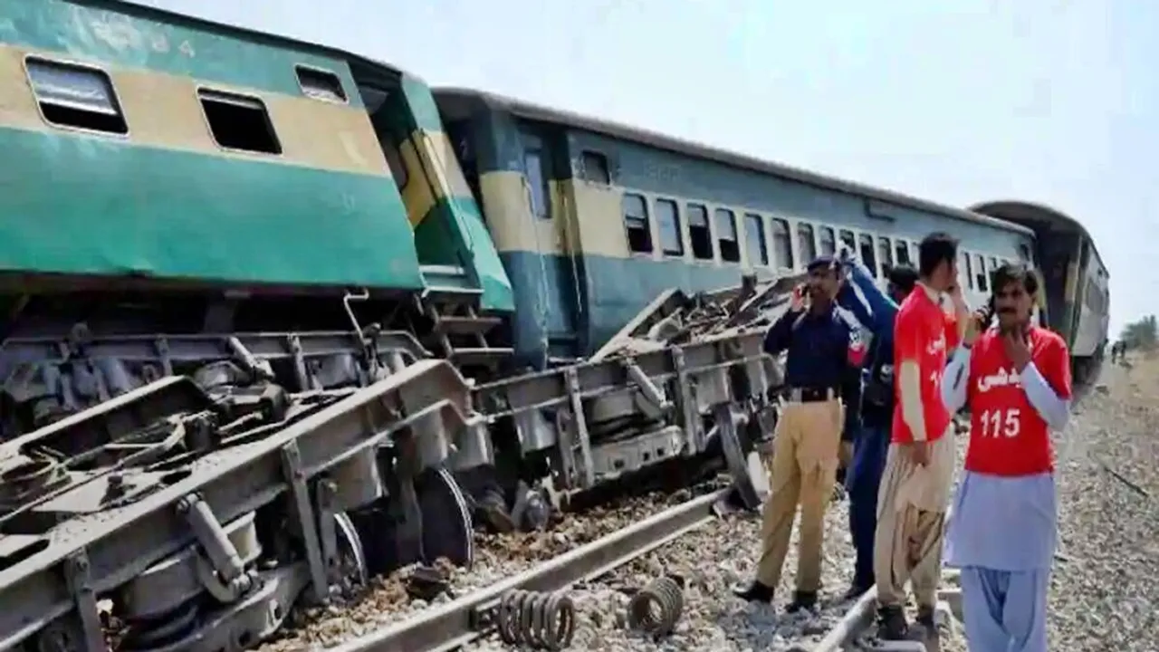 train accident, pakistan train accident