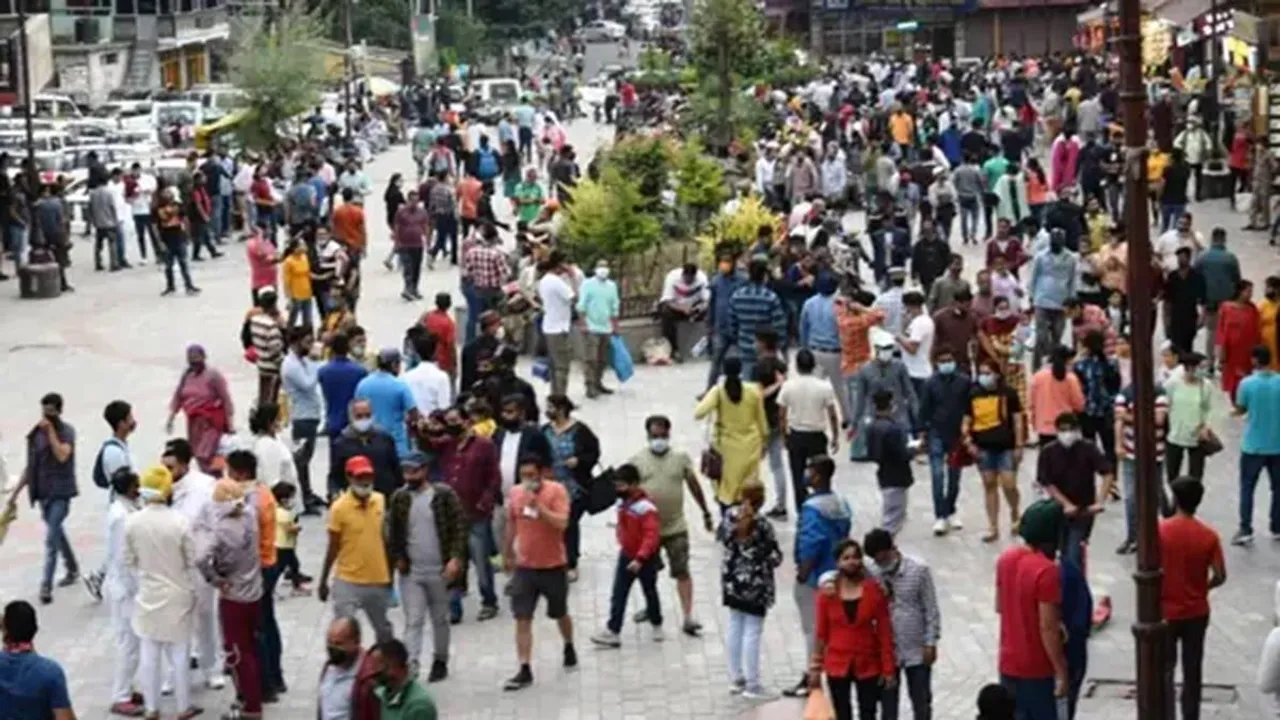 Manali, Covid Rules, Himachal Pradesh, Viral Images, Crowd Throng, Bangla News, Bengali News, Bangla News Today, Bengali News Today