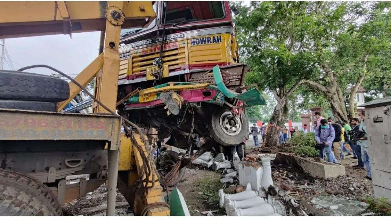 Red Road Accident, Mini Bus, Kolkata