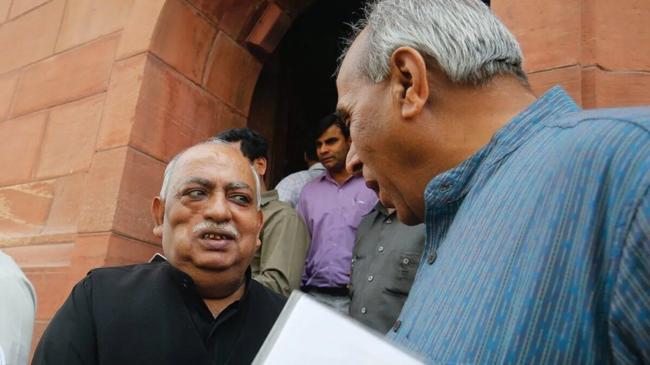 FIR lodged against urdu poet Munawwar Rana for comparing Valmiki to Taliban