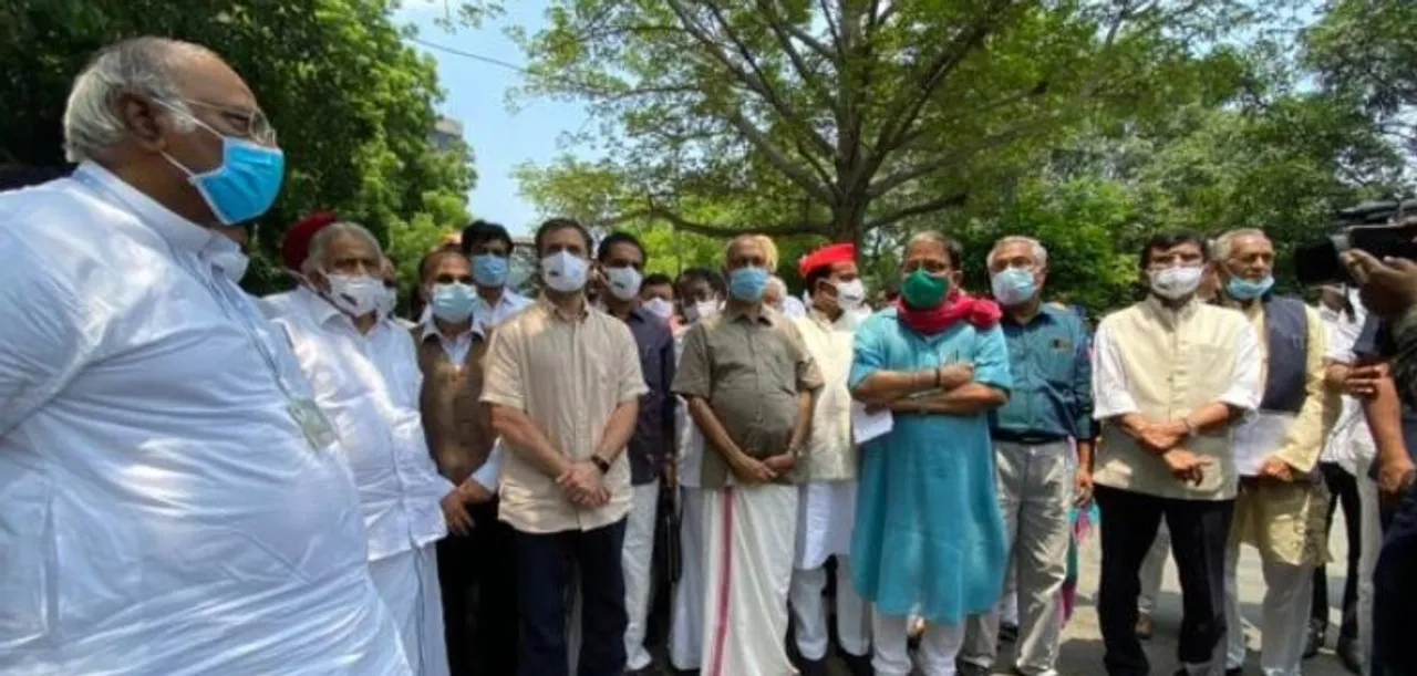 Opposition leaders join protesting farmers at Jantar Mantar
