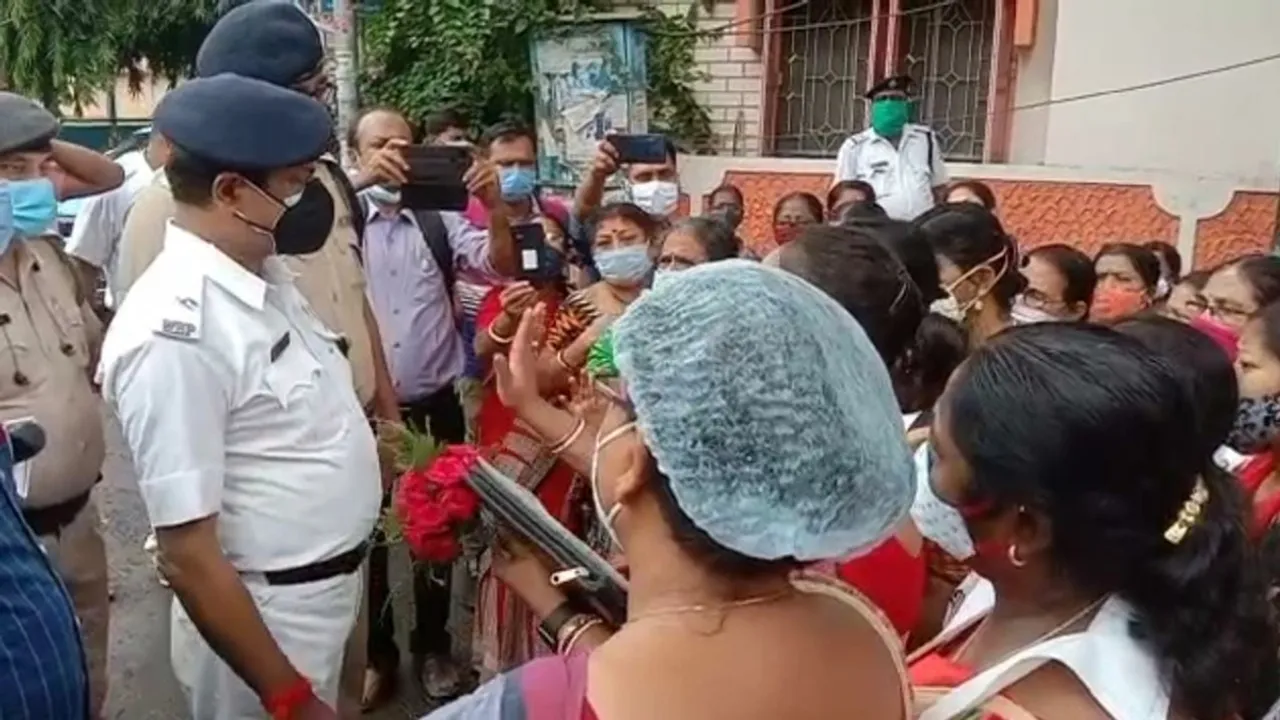 ssk teachers agitation infront of bengal eduaction minister bratya basus house