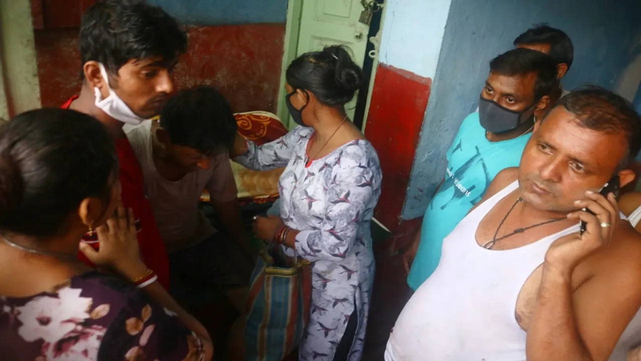pregnant lady from collapsed building of ahirlitola gives new born birth