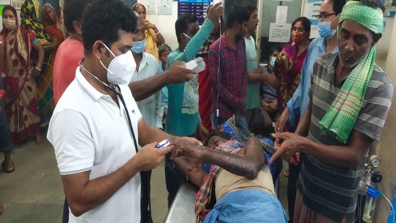 Two youth died in electrocuted during relief distribution in east medinipur bhupatinagar area