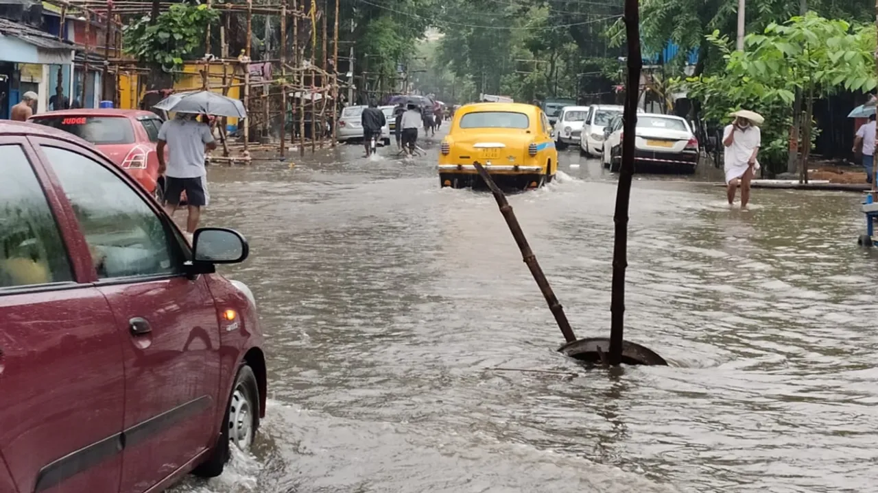 kolkatas all lock gates closed fear of further waterlogged