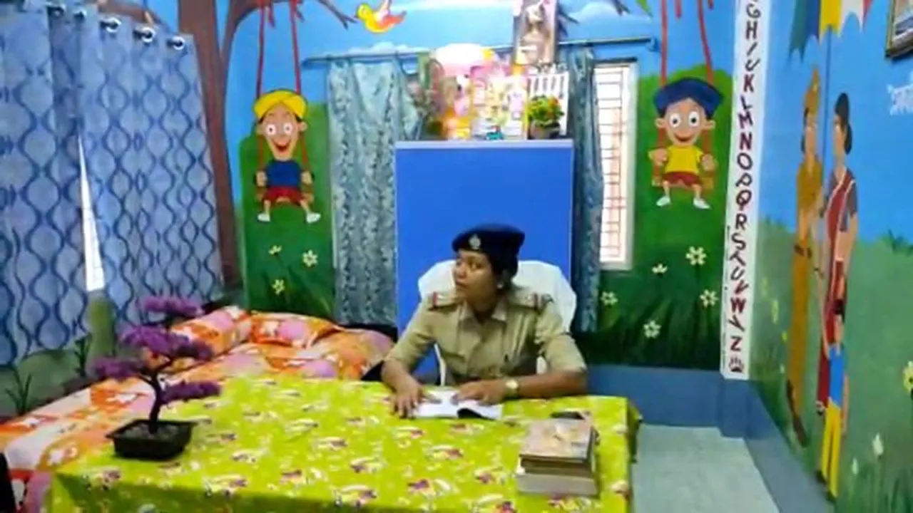 Maldaha englishbazar women police station renovated with Cartoon Characters
