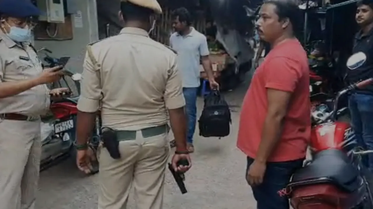 Police arrested three dacoits from chandannagar