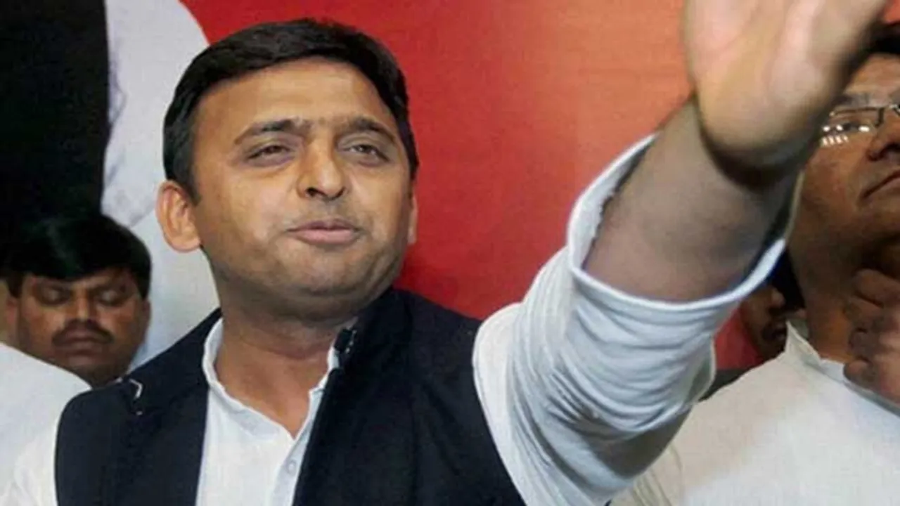 Akhilesh Yadav arrested, Priyanka Gandhi detained over bid to visit kin of deceased