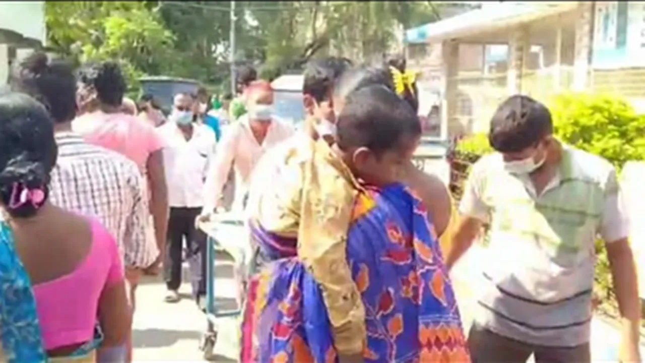 Children suffering fever and respiratory sickness, atleast 9 have died at Burdwan medical college hospital