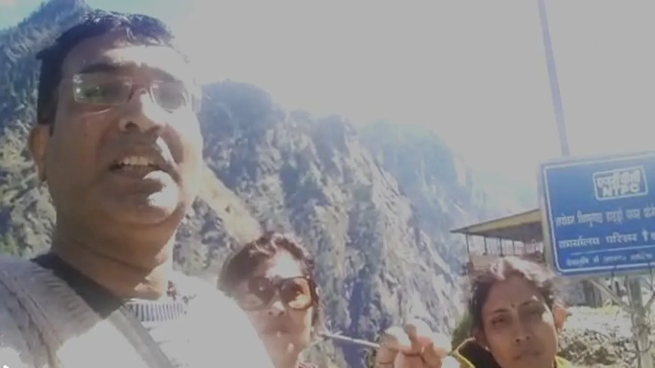 Bengali tourists from Hooghly have to stay in bus at Uttarakhand