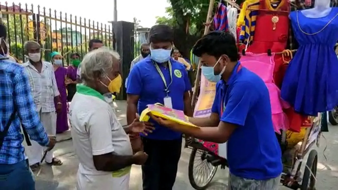 Siliguri Unique wellfare socitey sell new cloth for just rupees two for poors
