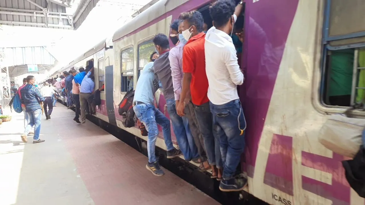Massive gathering in local train at sealdah south section