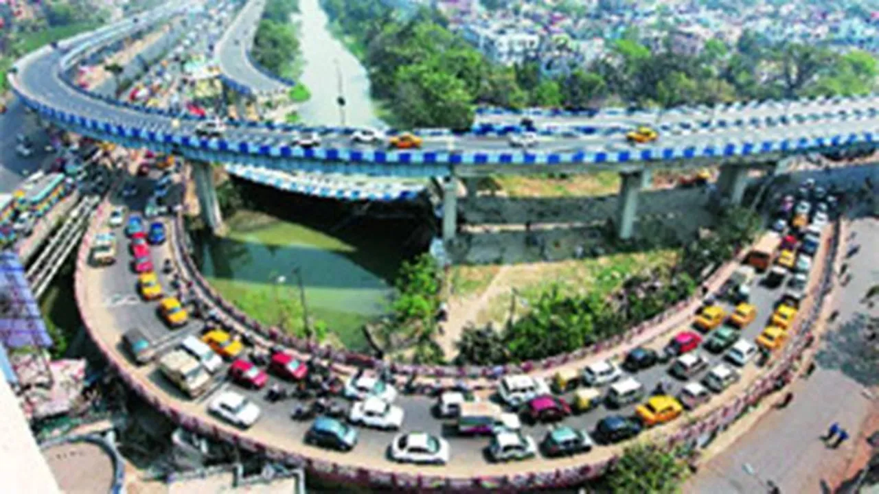 Ultodanga flyovers towards kolkata lane is shut off due to health check up of the bridge