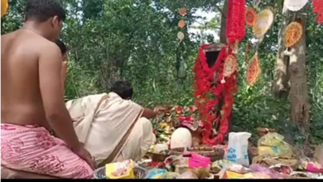 East Burdwans kanksa Bonkali puja