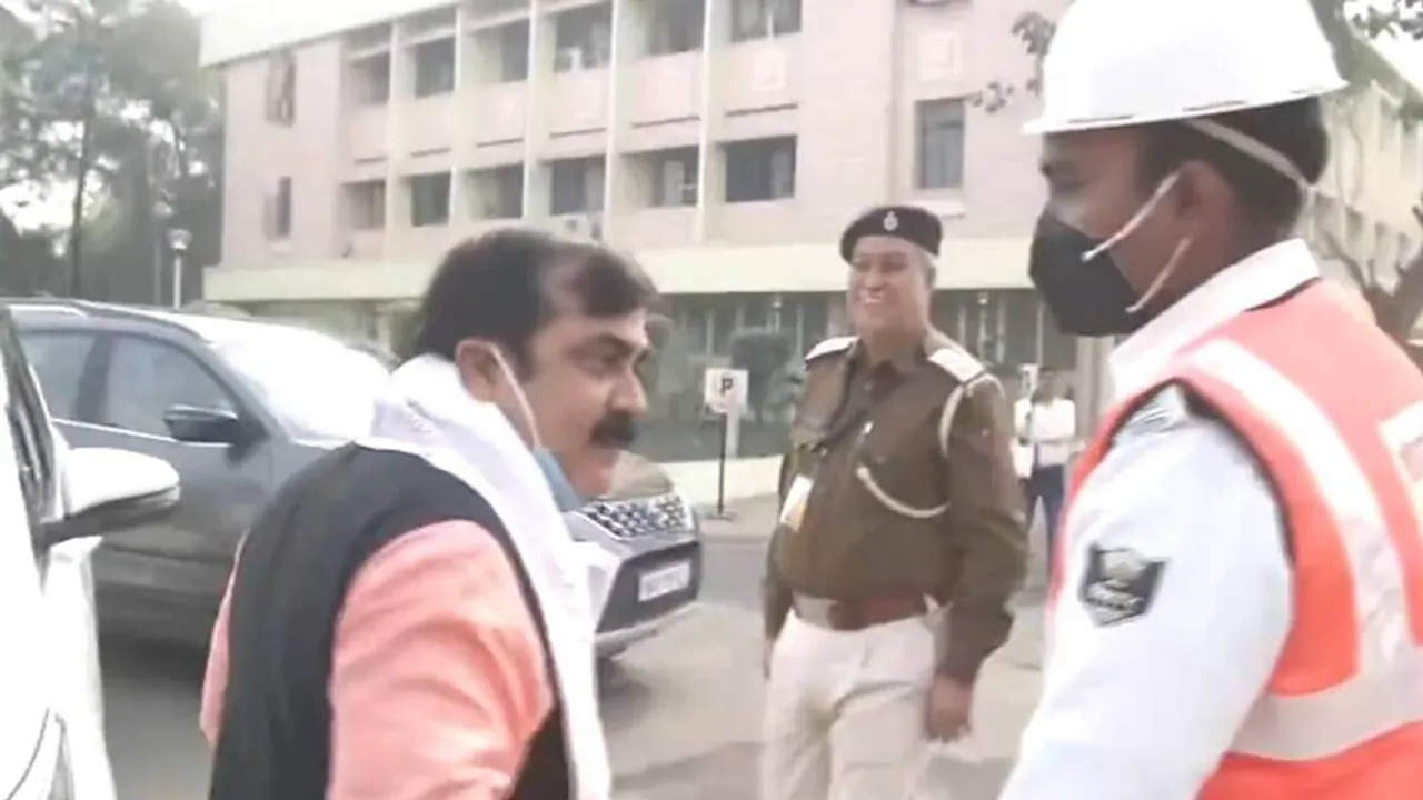 Bihar minister vows to get cops suspended after his convoy is stopped