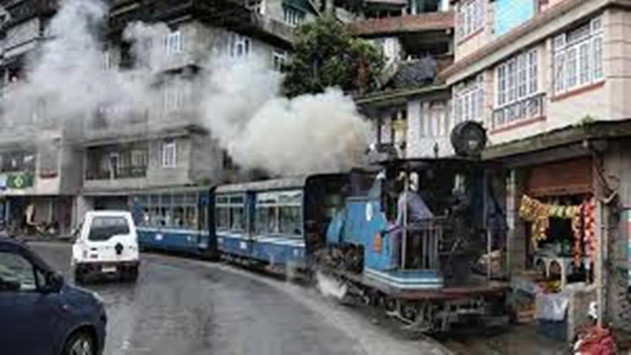 Memorandum to the Chief Minister of North Bengal tour operators demanding to keep the tourist center open with 50 percent tourists