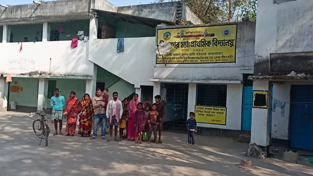 River erosion in the Kaliachak area of ​​Malda has forced homeless families to move out of school
