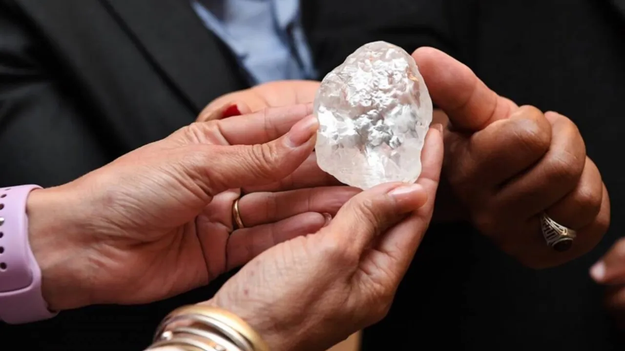 Brick kiln operator finds 26.11 carat diamond in MP mine
