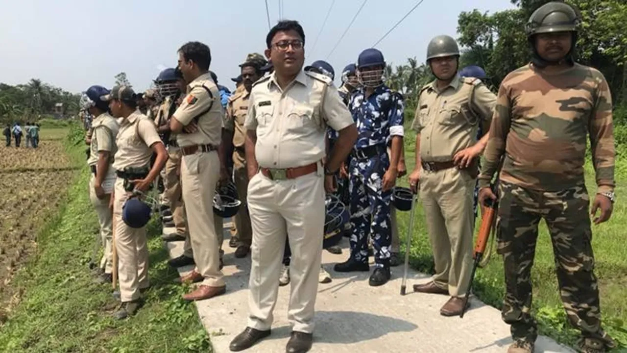 farakka clash between police and fermers against adanis electricity wire