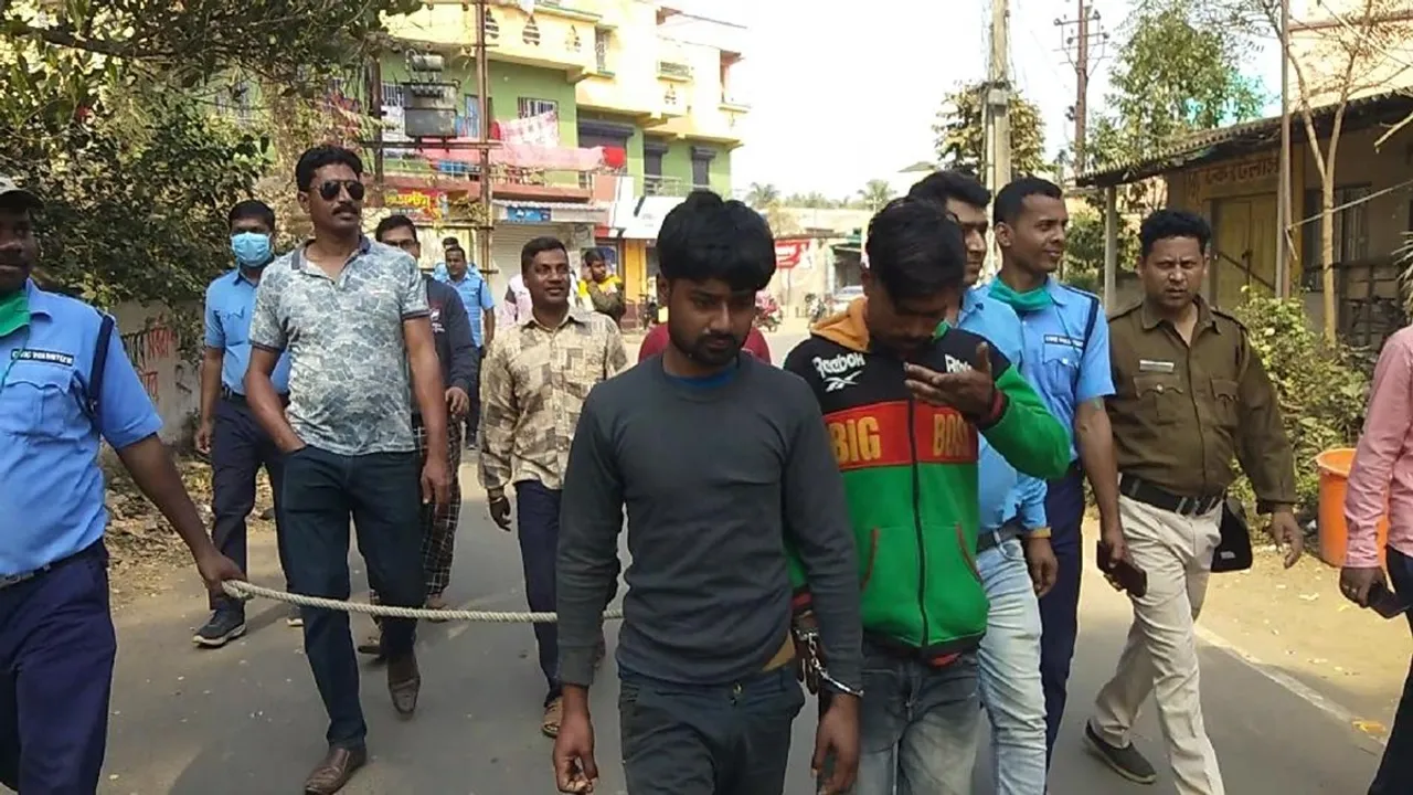 Police of Jamalpur Police Station tied ropes around the waists of two youths accused of theft